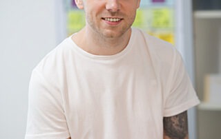 Porträt von Henry Schneider, Trainer für Agiles Projektmanagement, Agile Teamentwicklung und Agiles Teamcoaching.